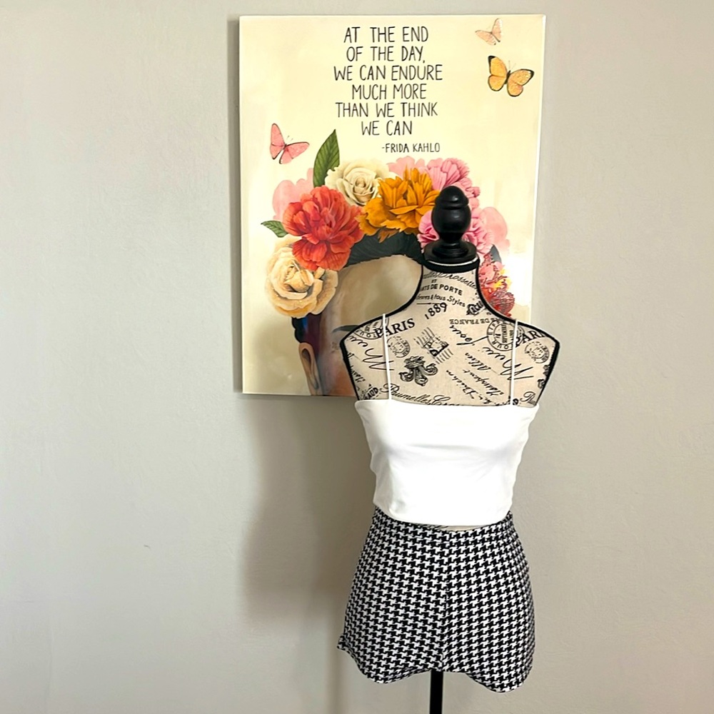 Bundle Shein High Waisted Shorts + White Crop top Size XS/Black Cami size S Used